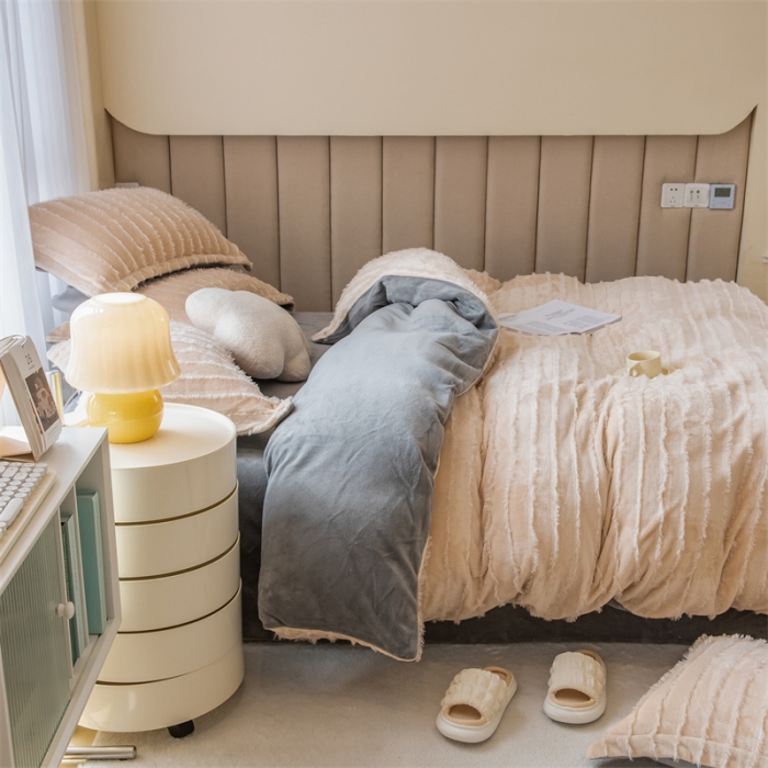 91家纺网 家纺一手货源 找家纺 骏腾 2022直播爆款纯色流苏牛奶绒四件套法莱宝宝绒 朵拉-奶咖灰