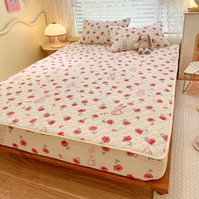 91家纺网 家纺一手货源 找家纺 沐慕 2022牛奶绒夹棉床笠 玫瑰小兔