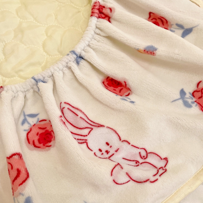 91家纺网 家纺一手货源 找家纺 沐慕 2022牛奶绒夹棉床笠 玫瑰小兔