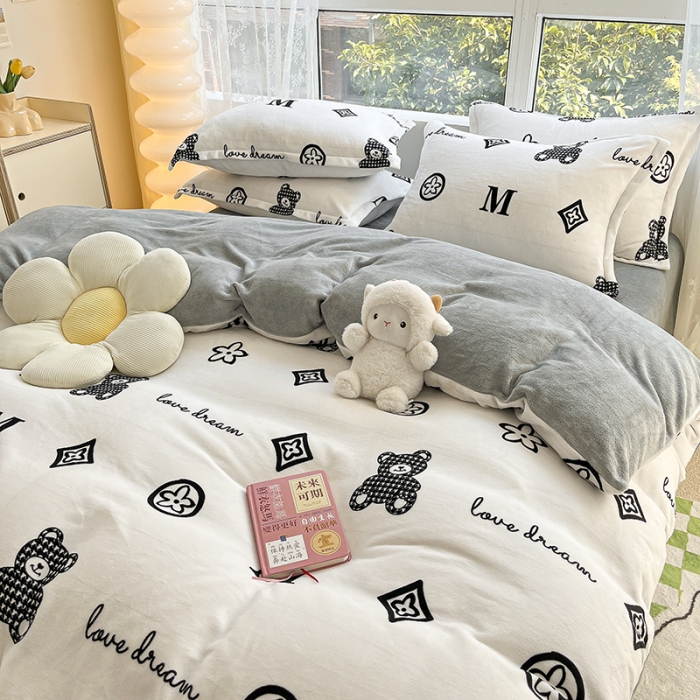 91家纺网 家纺一手货源 找家纺 2022新款爆款慕尚高克重田园风印花牛奶绒四件套 潮熊