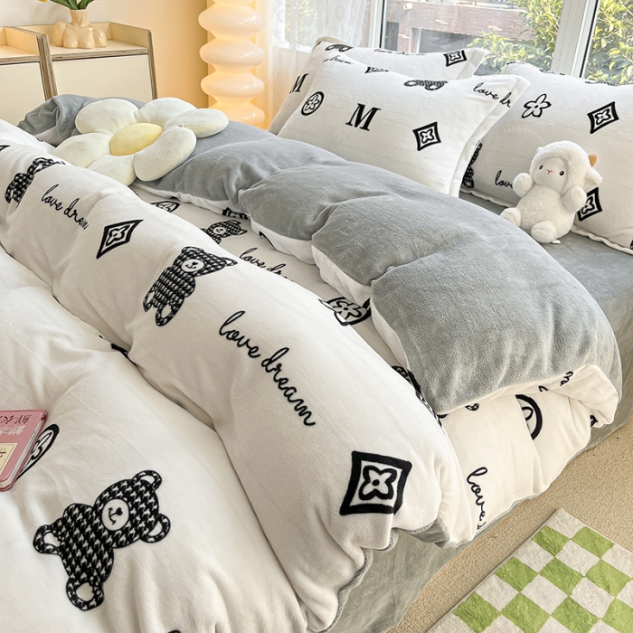 91家纺网 家纺一手货源 找家纺 2022新款爆款慕尚高克重田园风印花牛奶绒四件套 潮熊