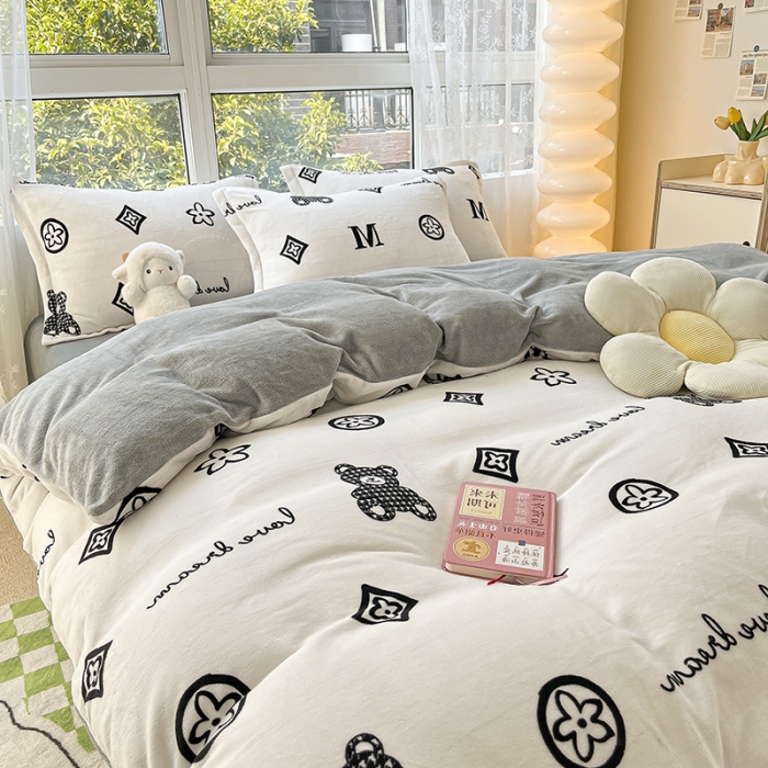91家纺网 家纺一手货源 找家纺 2022新款爆款慕尚高克重田园风印花牛奶绒四件套 潮熊