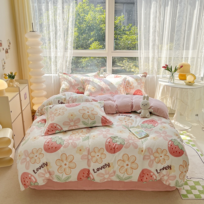 91家纺网 家纺一手货源 找家纺 2022新款爆款慕尚高克重田园风印花牛奶绒四件套 大草莓