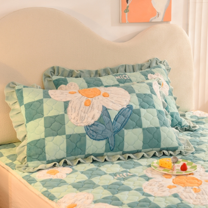 91家纺网 家纺一手货源 找家纺 2025美达秋冬爆款牛奶绒印花床笠三件套单床笠 淡雅花香