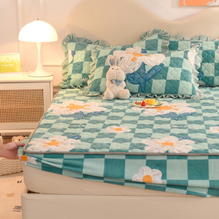 91家纺网 家纺一手货源 找家纺 2025美达秋冬爆款牛奶绒印花床笠三件套单床笠 淡雅花香