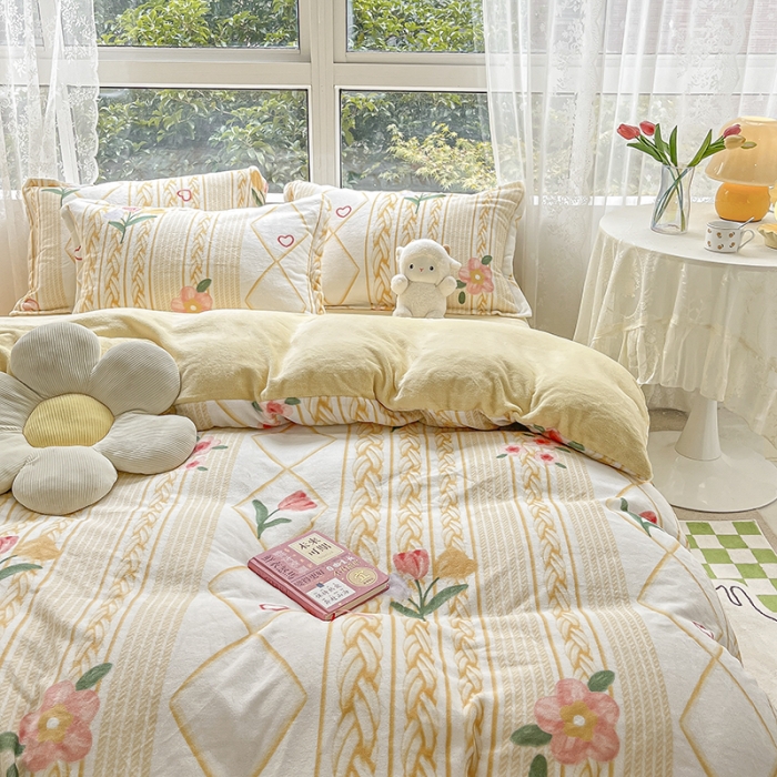 91家纺网 家纺一手货源 找家纺 2022新款爆款慕尚高克重田园风印花牛奶绒四件套 静谧