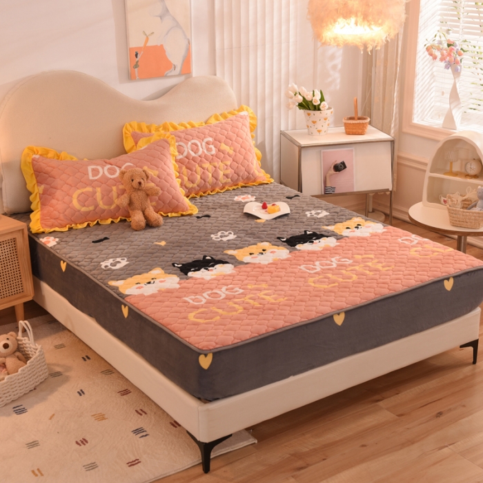 91家纺网 家纺一手货源 找家纺 2025美达秋冬爆款牛奶绒印花床笠三件套单床笠 柯基