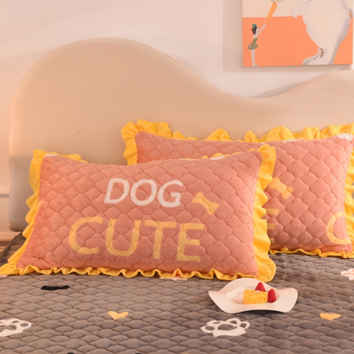 91家纺网 家纺一手货源 找家纺 2025美达秋冬爆款牛奶绒印花床笠三件套单床笠 柯基