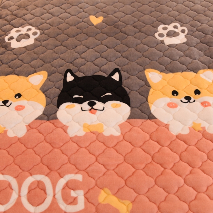 91家纺网 家纺一手货源 找家纺 2025美达秋冬爆款牛奶绒印花床笠三件套单床笠 柯基