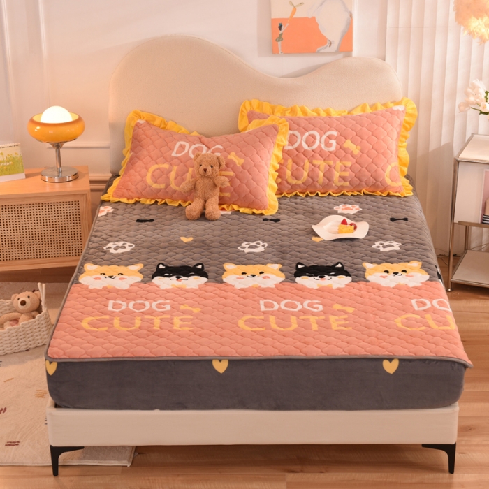 91家纺网 家纺一手货源 找家纺 2025美达秋冬爆款牛奶绒印花床笠三件套单床笠 柯基