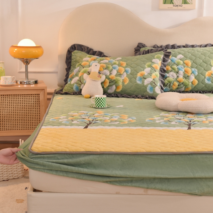 91家纺网 家纺一手货源 找家纺 2025美达秋冬爆款牛奶绒印花床笠三件套单床笠 梦幻银杏