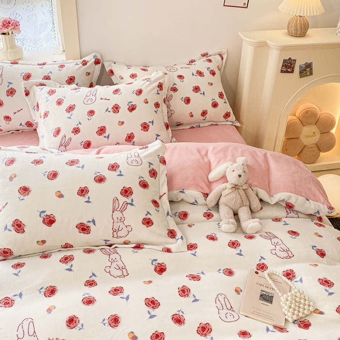 91家纺网 家纺一手货源 找家纺 沐慕  2022新款牛奶绒四件套 玫瑰小兔