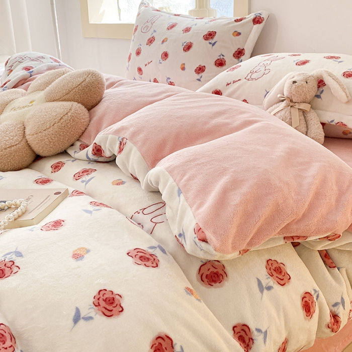 91家纺网 家纺一手货源 找家纺 沐慕  2022新款牛奶绒四件套 玫瑰小兔