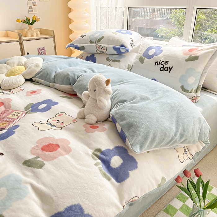 91家纺网 家纺一手货源 找家纺 2022新款爆款慕尚高克重田园风印花牛奶绒四件套 小太熊