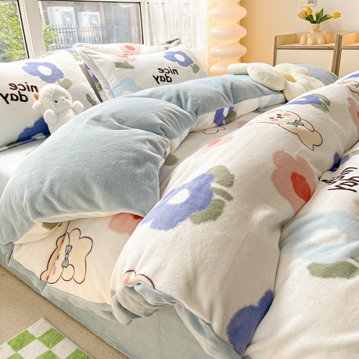 91家纺网 家纺一手货源 找家纺 2022新款爆款慕尚高克重田园风印花牛奶绒四件套 小太熊