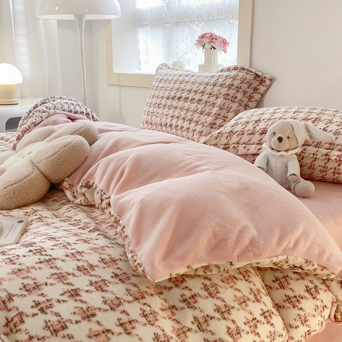 91家纺网 家纺一手货源 找家纺 沐慕  2022新款牛奶绒四件套 千鸟格粉