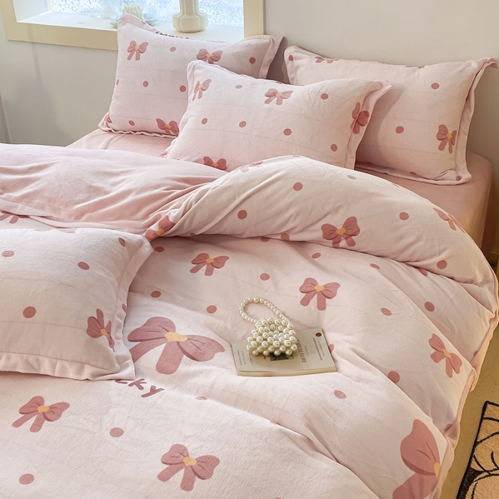 91家纺网 家纺一手货源 找家纺 沐慕  2022新款牛奶绒四件套 幸运蝴蝶结