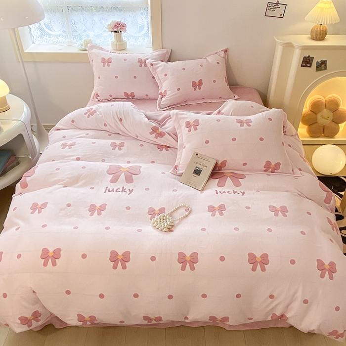 91家纺网 家纺一手货源 找家纺 沐慕  2022新款牛奶绒四件套 幸运蝴蝶结