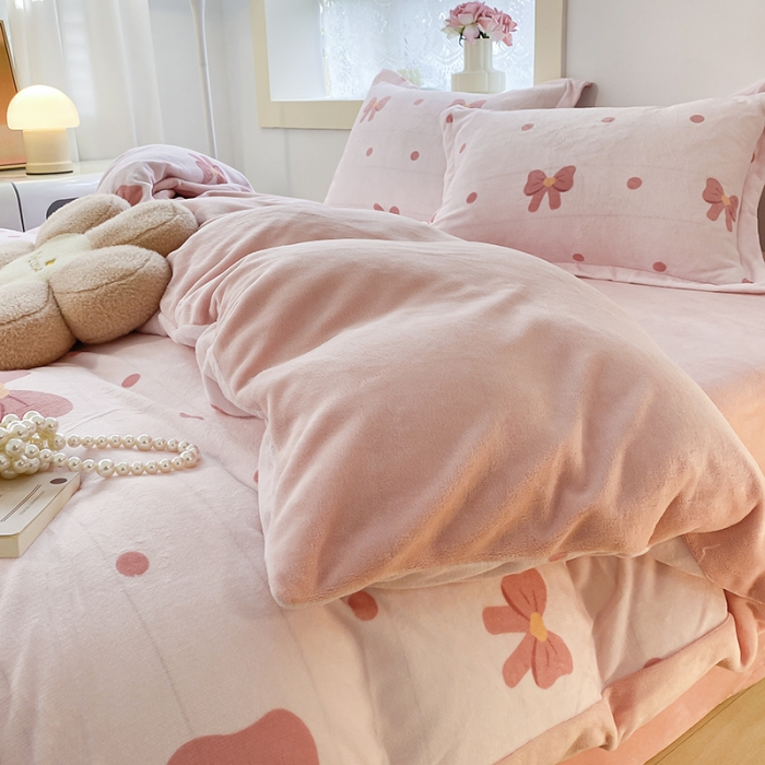 91家纺网 家纺一手货源 找家纺 沐慕  2022新款牛奶绒四件套 幸运蝴蝶结