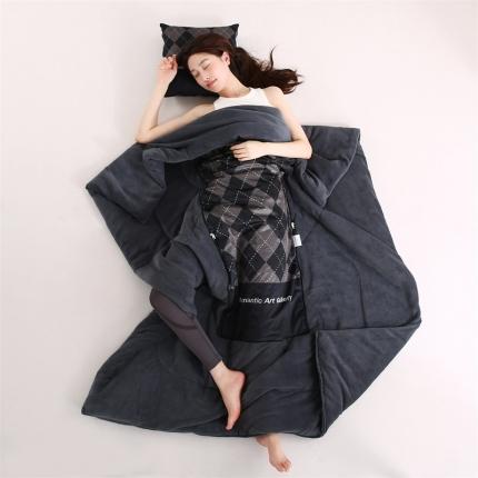 91家纺网 家纺一手货源 找家纺 雷娜家居 2022新款加厚牛奶绒数码印花抱枕被 浪漫棋格