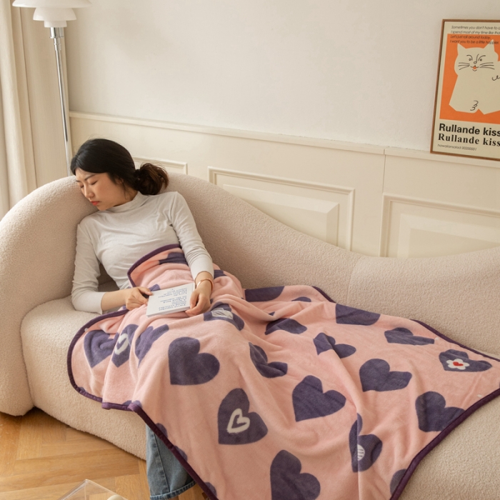 91家纺网 家纺一手货源 找家纺 舒梦琪爆款加厚小清新牛奶绒空调毯披肩毯卡通午睡毛毯 爱心满满