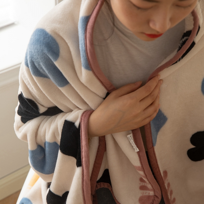 91家纺网 家纺一手货源 找家纺 舒梦琪爆款加厚小清新牛奶绒空调毯披肩毯卡通午睡毛毯 爱心小象