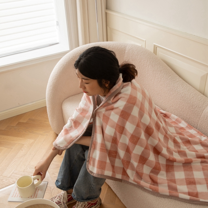 91家纺网 家纺一手货源 找家纺 舒梦琪爆款加厚小清新牛奶绒空调毯披肩毯卡通午睡毛毯 粉小格