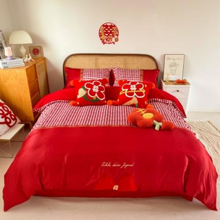 91家纺网 家纺一手货源 找家纺 用心2022新款高端数码印花刺绣款婚庆四件套系列2 千鸟格红