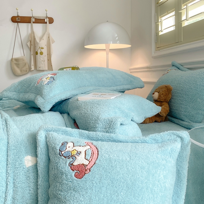 91家纺网 家纺一手货源 找家纺 萝莉家纺 230克高克重软绵绵的泰迪绒四件套 小木马水兰