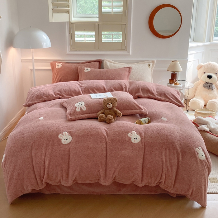 91家纺网 家纺一手货源 找家纺 萝莉家纺 230克高克重软绵绵的泰迪绒四件套 小兔茶粉