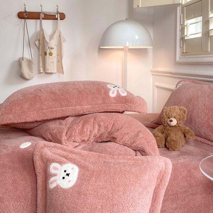 91家纺网 家纺一手货源 找家纺 萝莉家纺 230克高克重软绵绵的泰迪绒四件套 小兔茶粉