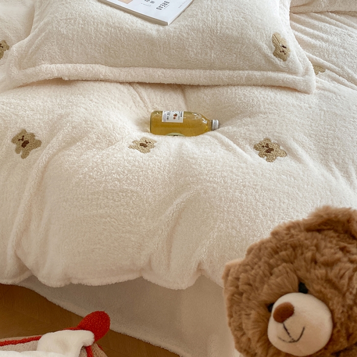 91家纺网 家纺一手货源 找家纺 萝莉家纺 230克高克重软绵绵的泰迪绒四件套 小熊奶白