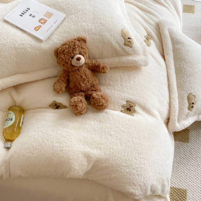 91家纺网 家纺一手货源 找家纺 萝莉家纺 230克高克重软绵绵的泰迪绒四件套 小熊奶白