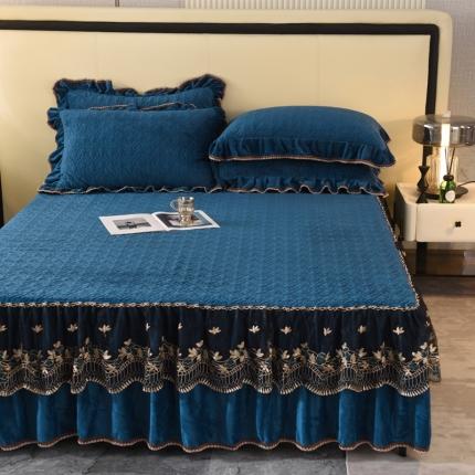 91家纺网 家纺一手货源 找家纺 美达水晶绒纯色夹棉床裙盛世皇朝系列床裙三件套 盛世皇朝-宝兰