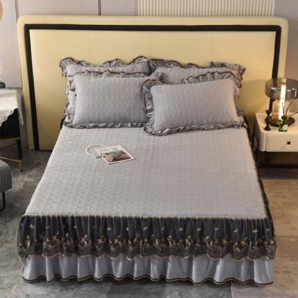 91家纺网 家纺一手货源 找家纺 美达水晶绒纯色夹棉床裙盛世皇朝系列床裙三件套 盛世皇朝-银灰