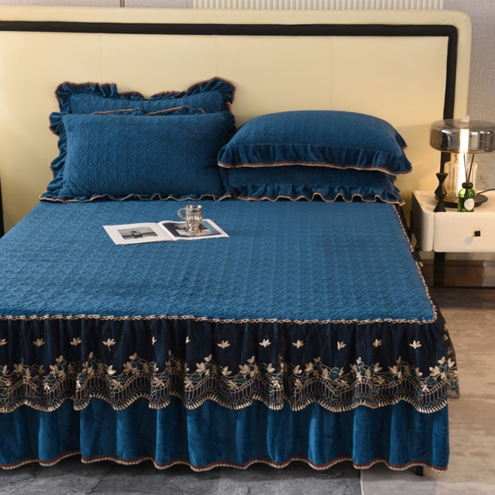 91家纺网 家纺一手货源 找家纺 美达水晶绒纯色夹棉床裙盛世皇朝系列床裙三件套 盛世皇朝-宝兰