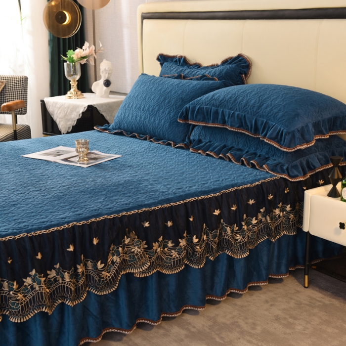 91家纺网 家纺一手货源 找家纺 美达水晶绒纯色夹棉床裙盛世皇朝系列床裙三件套 盛世皇朝-宝兰