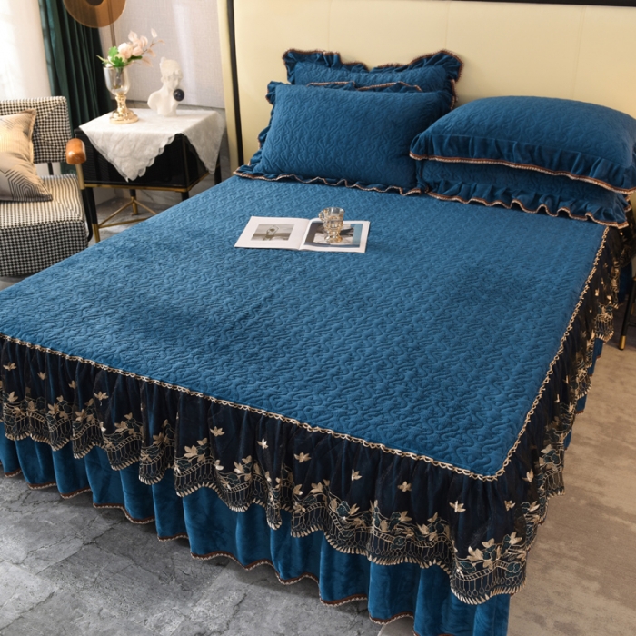 91家纺网 家纺一手货源 找家纺 美达水晶绒纯色夹棉床裙盛世皇朝系列床裙三件套 盛世皇朝-宝兰