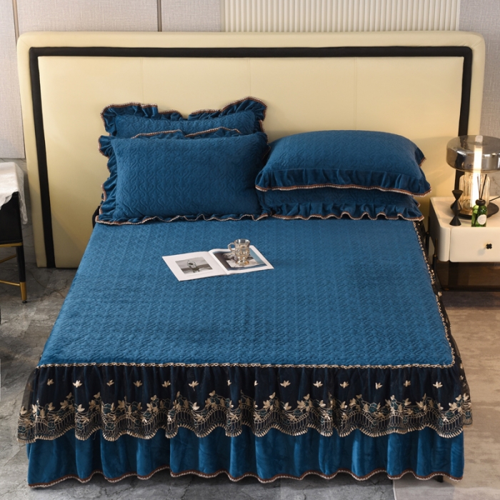 91家纺网 家纺一手货源 找家纺 美达水晶绒纯色夹棉床裙盛世皇朝系列床裙三件套 盛世皇朝-宝兰