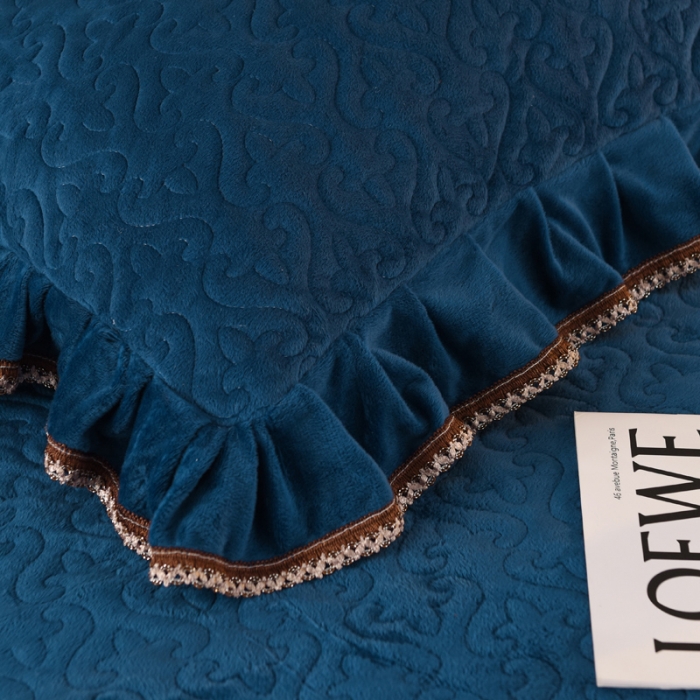 91家纺网 家纺一手货源 找家纺 美达水晶绒纯色夹棉床裙盛世皇朝系列床裙三件套 盛世皇朝-宝兰