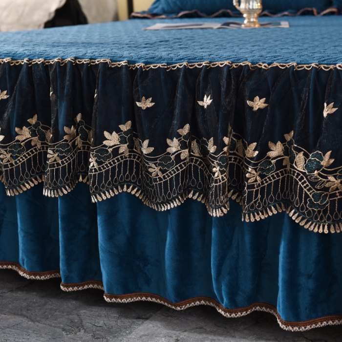 91家纺网 家纺一手货源 找家纺 美达水晶绒纯色夹棉床裙盛世皇朝系列床裙三件套 盛世皇朝-宝兰