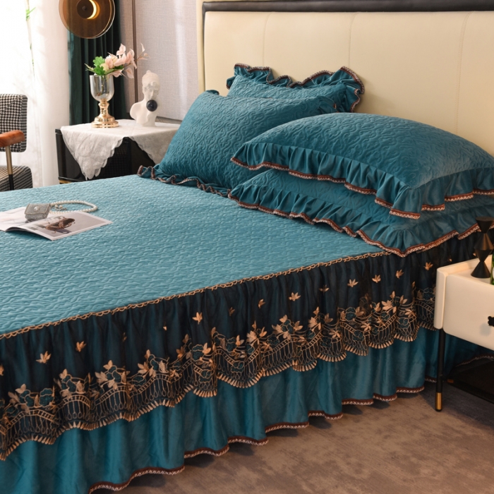 91家纺网 家纺一手货源 找家纺 美达水晶绒纯色夹棉床裙盛世皇朝系列床裙三件套 盛世皇朝-豆绿