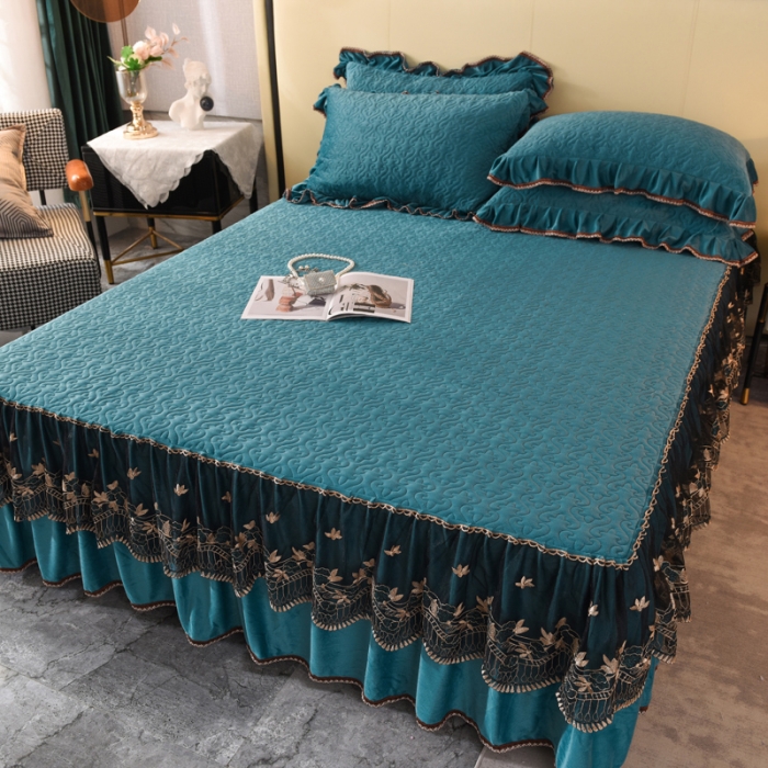 91家纺网 家纺一手货源 找家纺 美达水晶绒纯色夹棉床裙盛世皇朝系列床裙三件套 盛世皇朝-豆绿