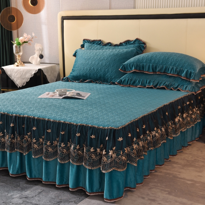 91家纺网 家纺一手货源 找家纺 美达水晶绒纯色夹棉床裙盛世皇朝系列床裙三件套 盛世皇朝-豆绿