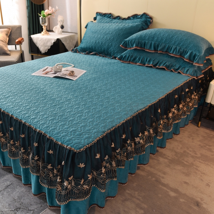 91家纺网 家纺一手货源 找家纺 美达水晶绒纯色夹棉床裙盛世皇朝系列床裙三件套 盛世皇朝-豆绿