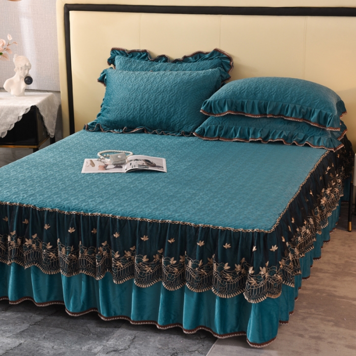 91家纺网 家纺一手货源 找家纺 美达水晶绒纯色夹棉床裙盛世皇朝系列床裙三件套 盛世皇朝-豆绿