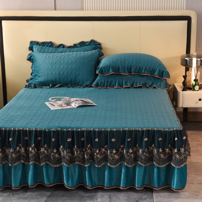 91家纺网 家纺一手货源 找家纺 美达水晶绒纯色夹棉床裙盛世皇朝系列床裙三件套 盛世皇朝-豆绿