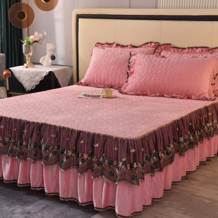 91家纺网 家纺一手货源 找家纺 美达水晶绒纯色夹棉床裙盛世皇朝系列床裙三件套 盛世皇朝-粉玉