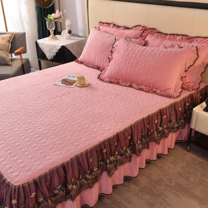 91家纺网 家纺一手货源 找家纺 美达水晶绒纯色夹棉床裙盛世皇朝系列床裙三件套 盛世皇朝-粉玉