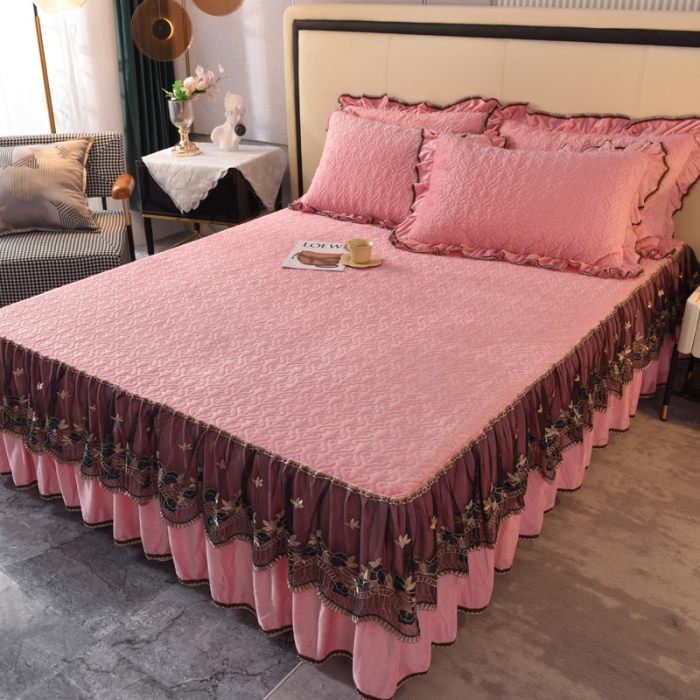 91家纺网 家纺一手货源 找家纺 美达水晶绒纯色夹棉床裙盛世皇朝系列床裙三件套 盛世皇朝-粉玉
